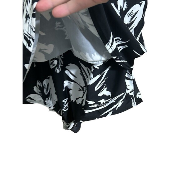 Beach Belle Plus Size 18 Black White Floral Leaves Skirt One Piece Swimsuit‎ - Picture 3 of 6